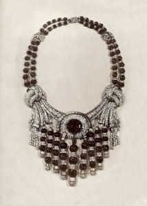 Collier di smeraldi e diamanti per Nanubhai Jewelers, 1952. (Collezione privata).