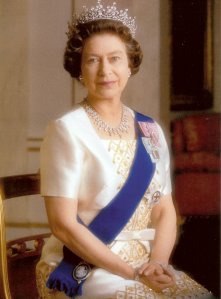 La regina Elisabetta d'Inghilterra indossa dei gioielli in diamanti disegnati per Harry Winston, 1982. (Anthony Buckley & Constantine Ltd, Londra).